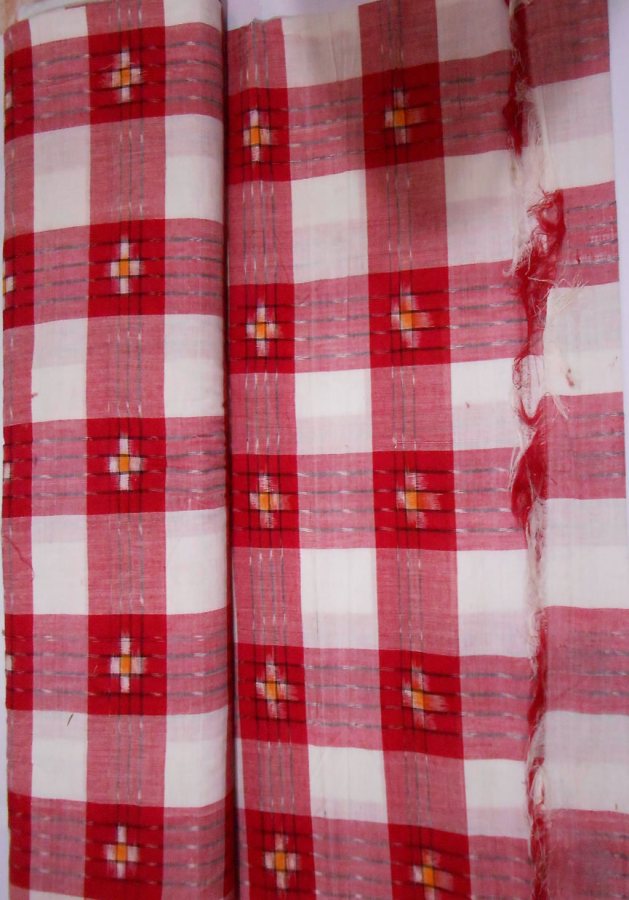 Pasapali red stripped ikat design 